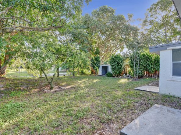6092 NW 24th CT, Margate FL 33063