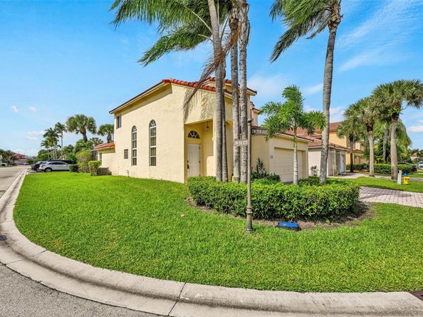 1688 SW 158th Ave, Pembroke Pines FL 33027