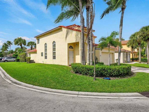1688 SW 158th Ave, Pembroke Pines FL 33027