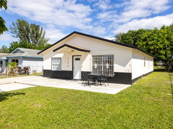 2340 R J Hendley Avenue, Riviera Beach FL 33404