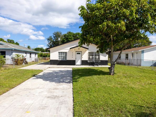2340 R J Hendley Avenue, Riviera Beach FL 33404