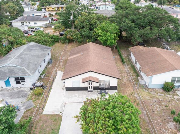 2340 R J Hendley Avenue, Riviera Beach FL 33404