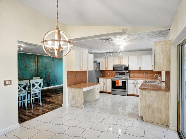 5372 Pine Circle, Coral Springs FL 33067