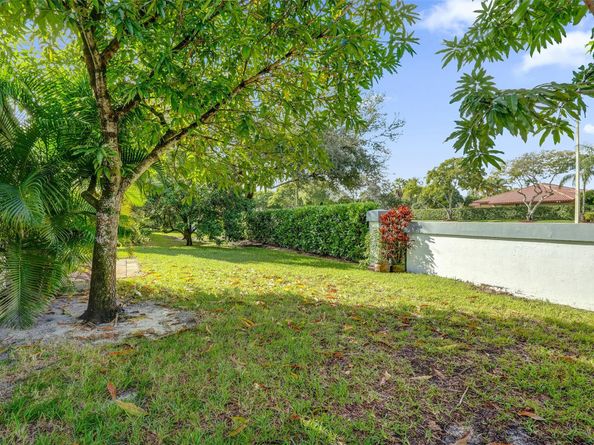 5372 Pine Circle, Coral Springs FL 33067