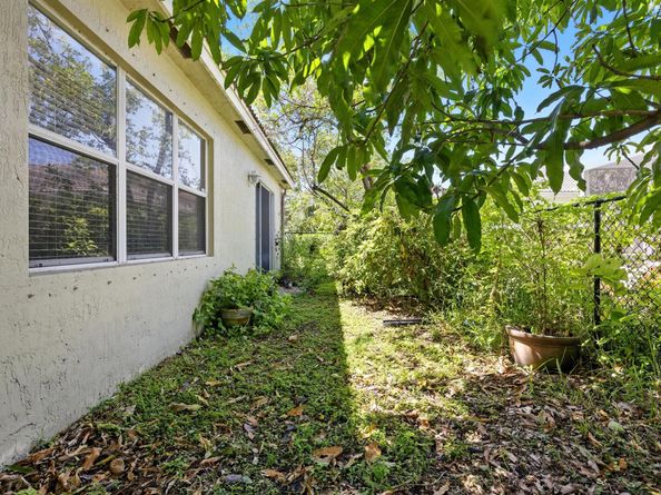 1023 Center Stone Lane, Riviera Beach FL 33404