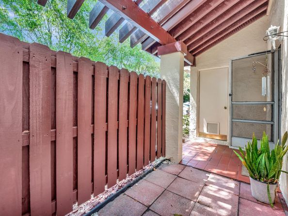 3725 Carambola Cir 2824, Coconut Creek FL 33066