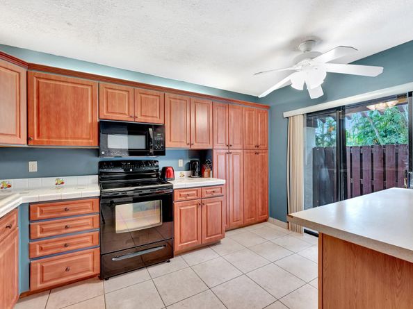 3725 Carambola Cir 2824, Coconut Creek FL 33066