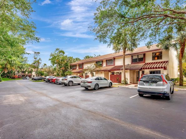 3725 Carambola Cir 2824, Coconut Creek FL 33066