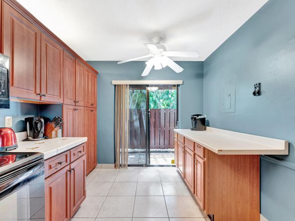 3725 Carambola Cir 2824, Coconut Creek FL 33066