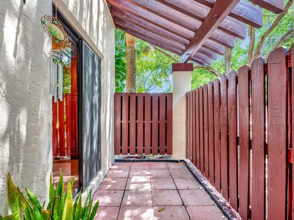 3725 Carambola Cir 2824, Coconut Creek FL 33066