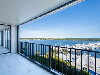 122 Lakeshore Drive