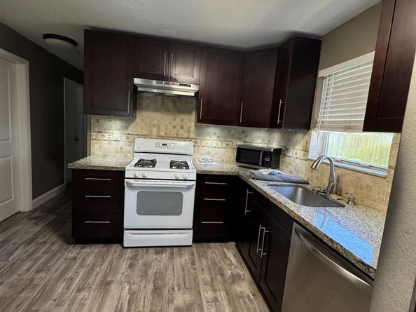 5940 NE 1st Terrace, Oakland Park FL 33334