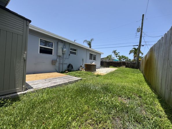 5940 NE 1st Terrace, Oakland Park FL 33334