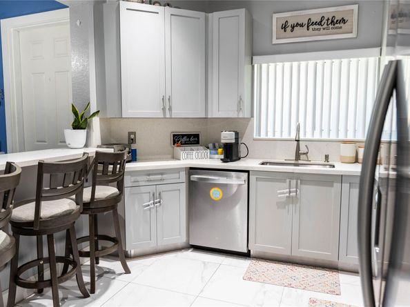1102 SW 158th ave, Pembroke Pines FL 33027