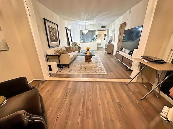 9410 Poinciana Pl 303, Davie FL 33324