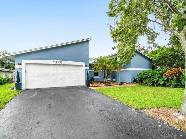 20858 Sonrisa Way, Boca Raton FL 33433