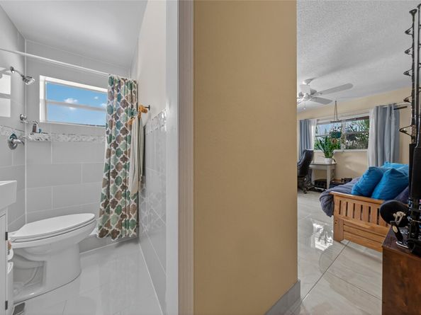 2824 NE 33rd Ct 8, Fort Lauderdale FL 33306