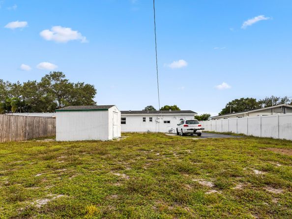 6331 SW 41st Place, Davie FL 33314