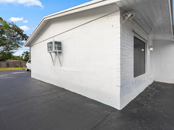 6331 SW 41st Place, Davie FL 33314