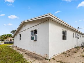 6331 SW 41st Place, Davie FL 33314