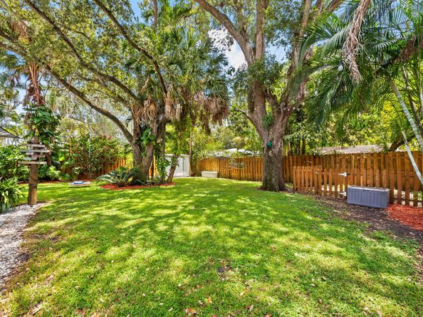 912 SW 17th St, Fort Lauderdale FL 33315