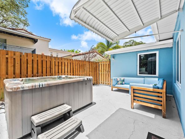 912 SW 17th St, Fort Lauderdale FL 33315