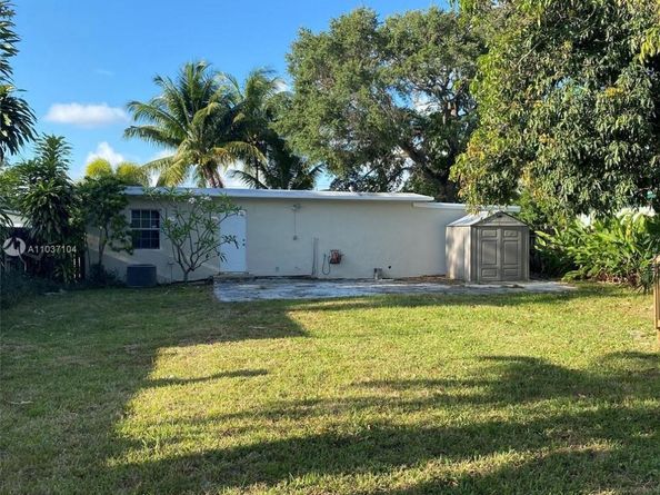 5635 Grant St, Hollywood FL 33021