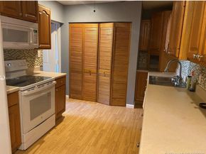 5635 Grant St, Hollywood FL 33021