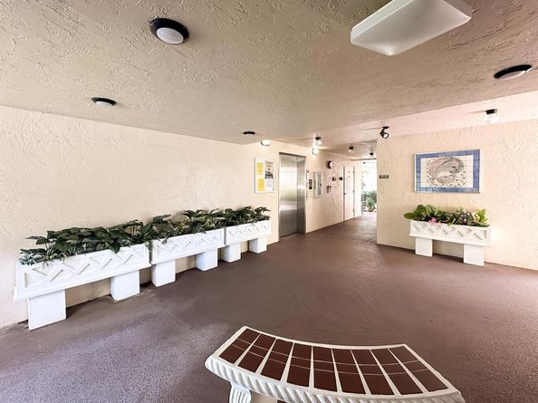 3154 Via Poinciana 409, Lake Worth FL 33467