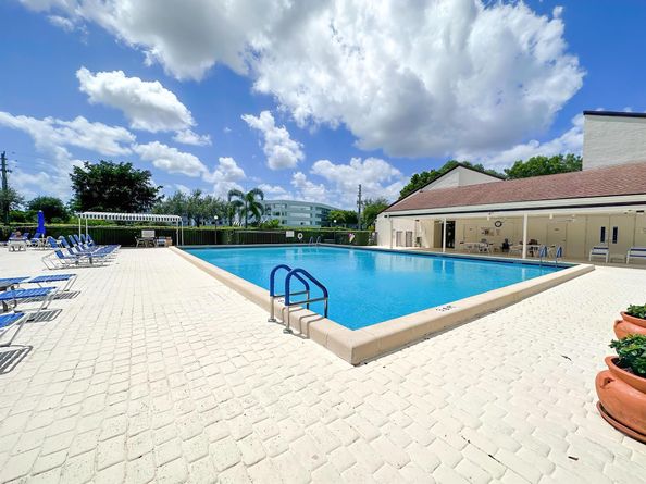 3154 Via Poinciana 409, Lake Worth FL 33467
