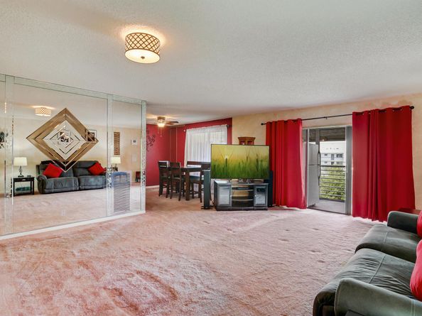 3154 Via Poinciana 409, Lake Worth FL 33467