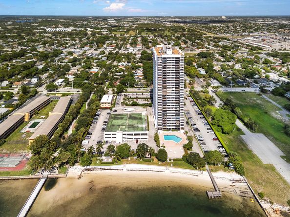 5600 N Flagler Drive 2006, West Palm Beach FL 33407