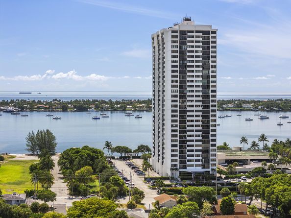 5600 N Flagler Drive 2006, West Palm Beach FL 33407