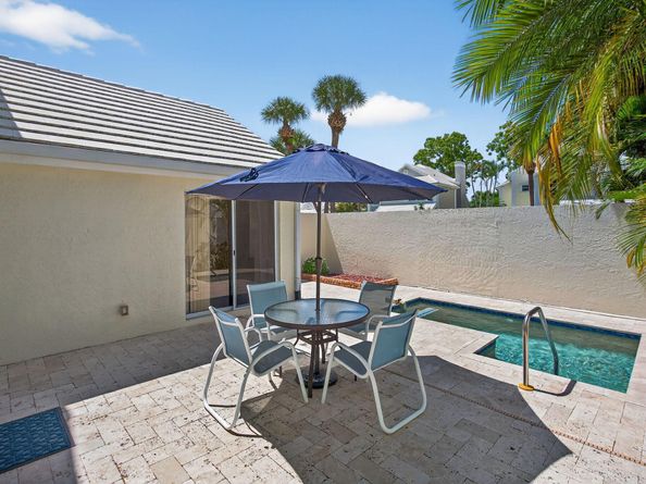 10 Brighton Court, Palm Beach Gardens FL 33418