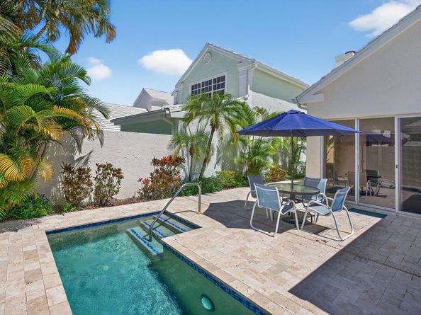 10 Brighton Court, Palm Beach Gardens FL 33418