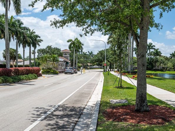 16524 Turquoise Trl, Weston FL 33331