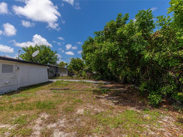 4150 NW 11th Ave, Fort Lauderdale FL 33309