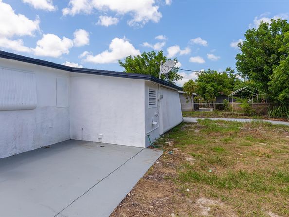 4150 NW 11th Ave, Fort Lauderdale FL 33309