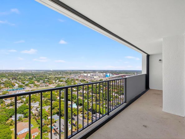 5600 N Flagler Drive 2703, West Palm Beach FL 33407