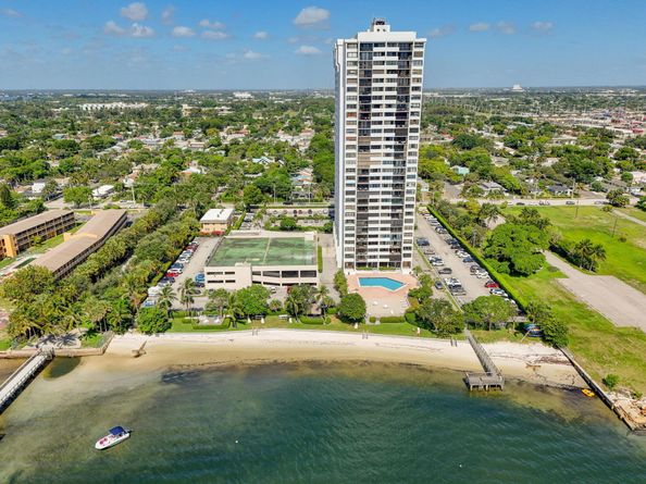 5600 N Flagler Drive 2703, West Palm Beach FL 33407