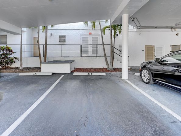 300 Three Islands Blvd 101, Hallandale Beach FL 33009
