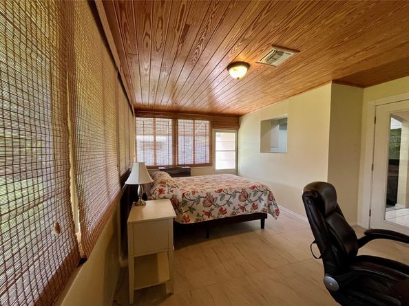 5713 NW 68th Ter, Tamarac FL 33321