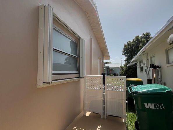 5713 NW 68th Ter, Tamarac FL 33321