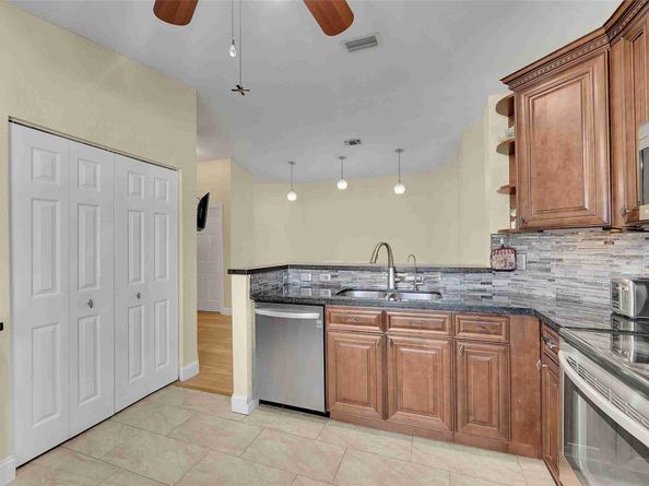5640 NW 120th Ter 5640, Coral Springs FL 33076