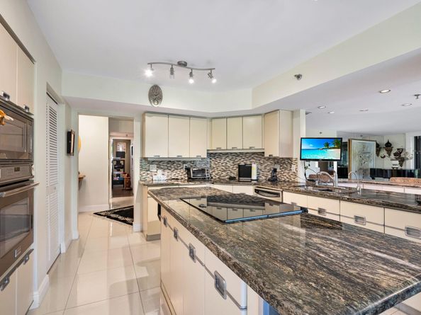 7233 Promenade Drive 201, Boca Raton FL 33433