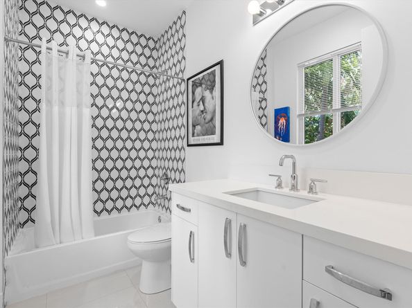 619 NE 21st Ct, Wilton Manors FL 33305