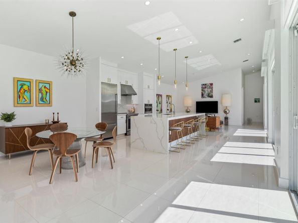 619 NE 21st Ct, Wilton Manors FL 33305