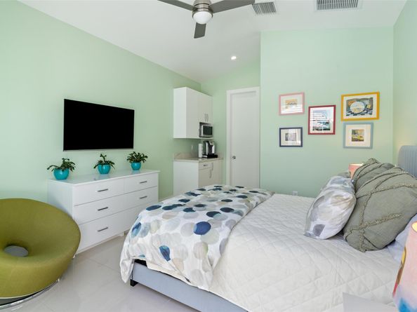 619 NE 21st Ct, Wilton Manors FL 33305