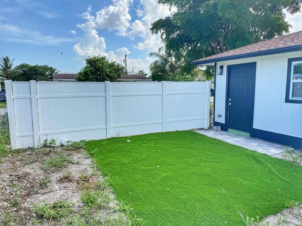 3195 Mcsherry Drive, Lake Worth FL 33461