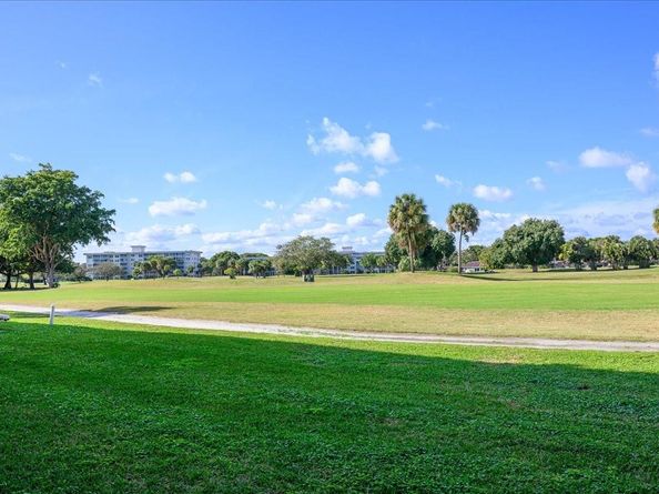 2651 S Course Dr 210, Pompano Beach FL 33069